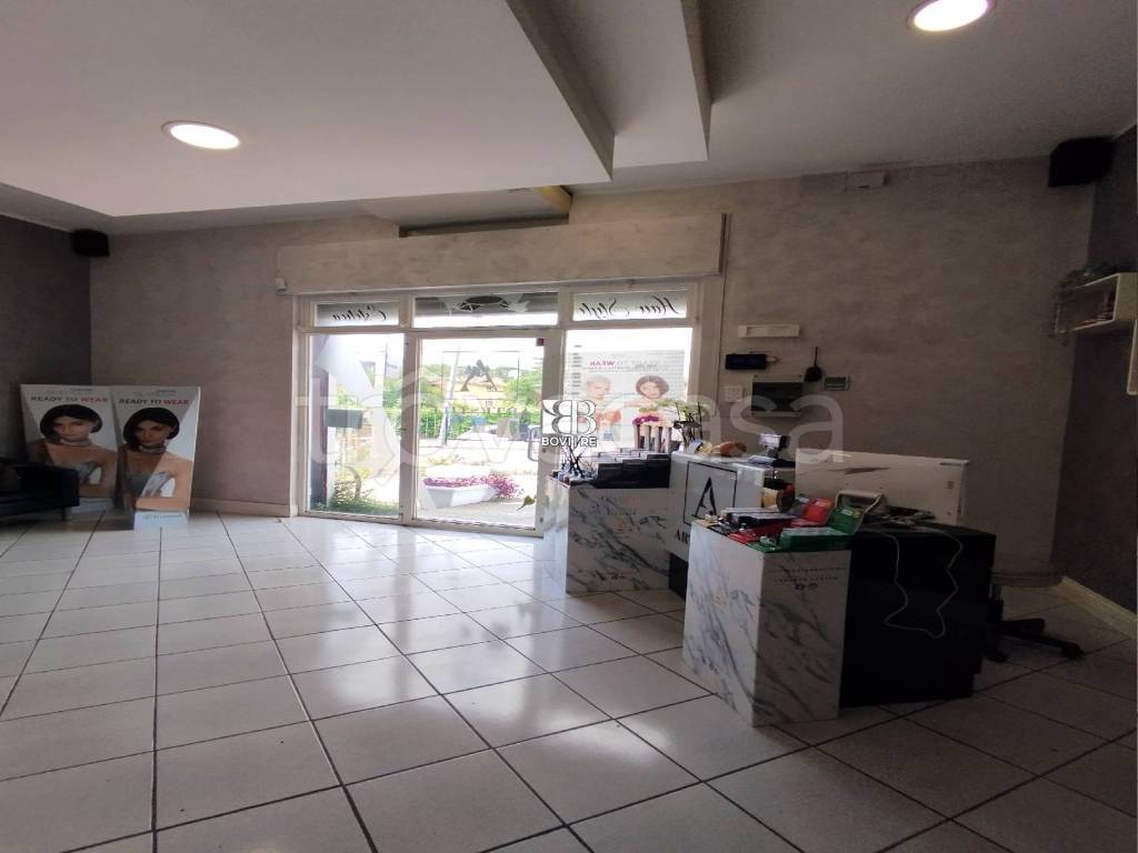 negozio in vendita a Roma in zona Acilia
