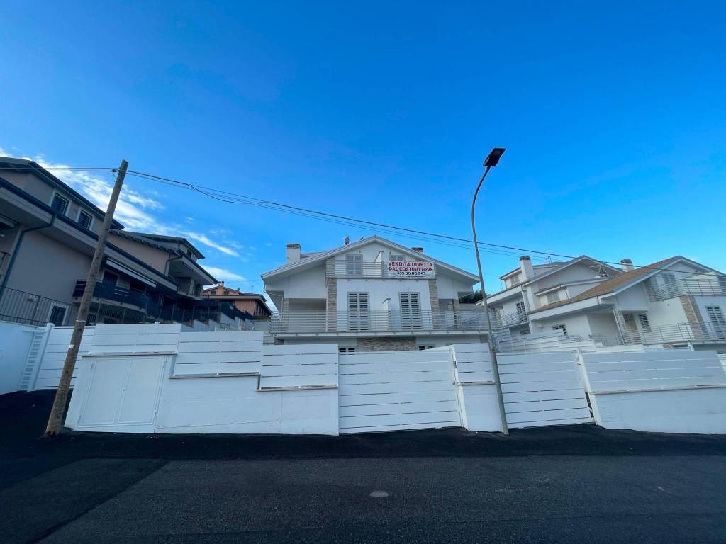 casa indipendente in vendita a Roma in zona Settecamini