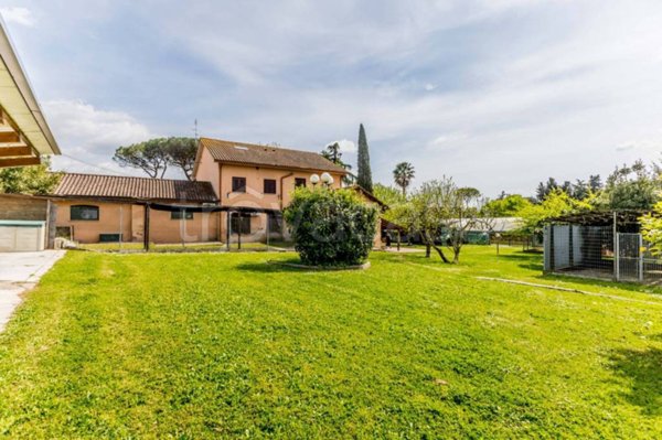 casa indipendente in vendita a Roma in zona Prima Porta