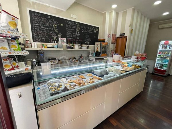 negozio in vendita a Roma in zona Tuscolano