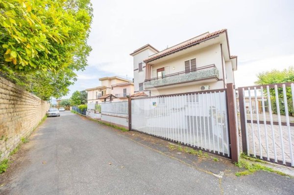 appartamento in vendita a Roma in zona Castelverde