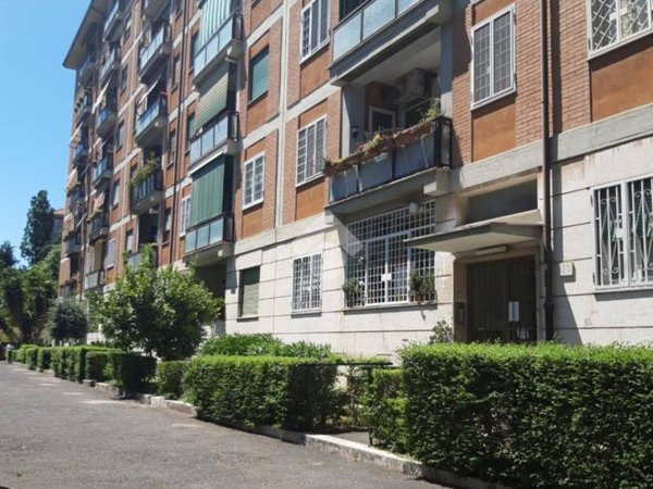 appartamento in vendita a Roma in zona Torre Spaccata