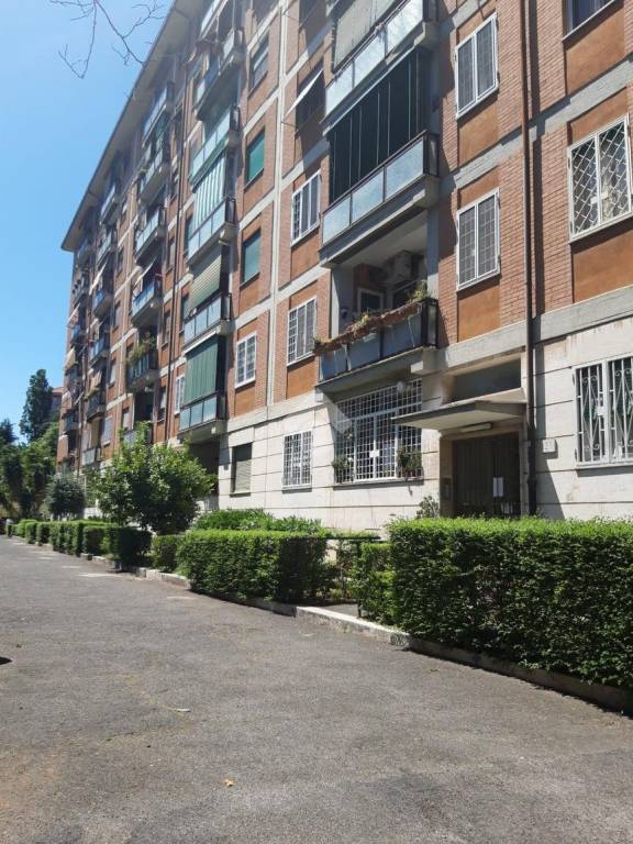 appartamento in vendita a Roma in zona Torre Spaccata