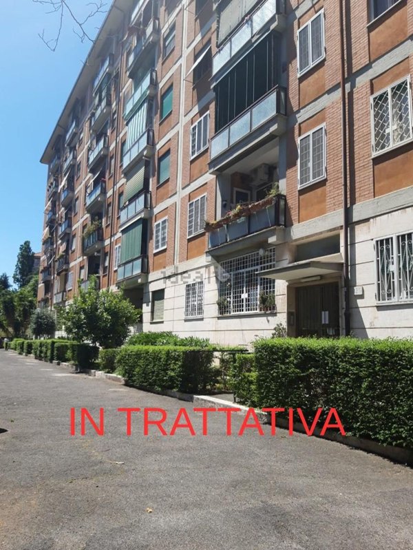 appartamento in vendita a Roma in zona Torre Spaccata