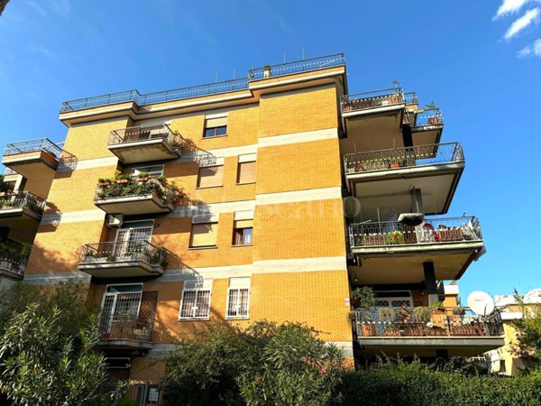 appartamento in vendita a Roma in zona Corviale