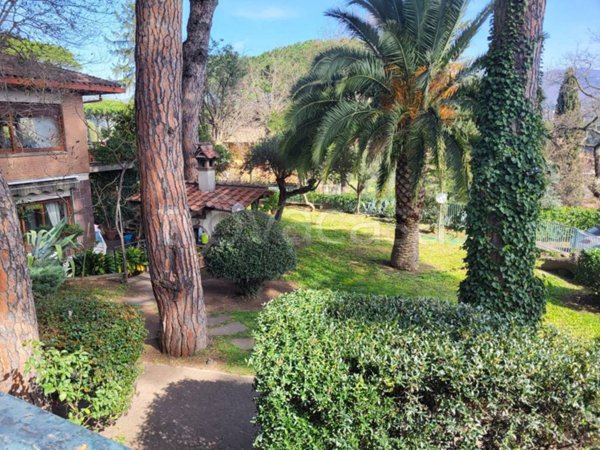 casa indipendente in vendita a Roma in zona Casal Palocco