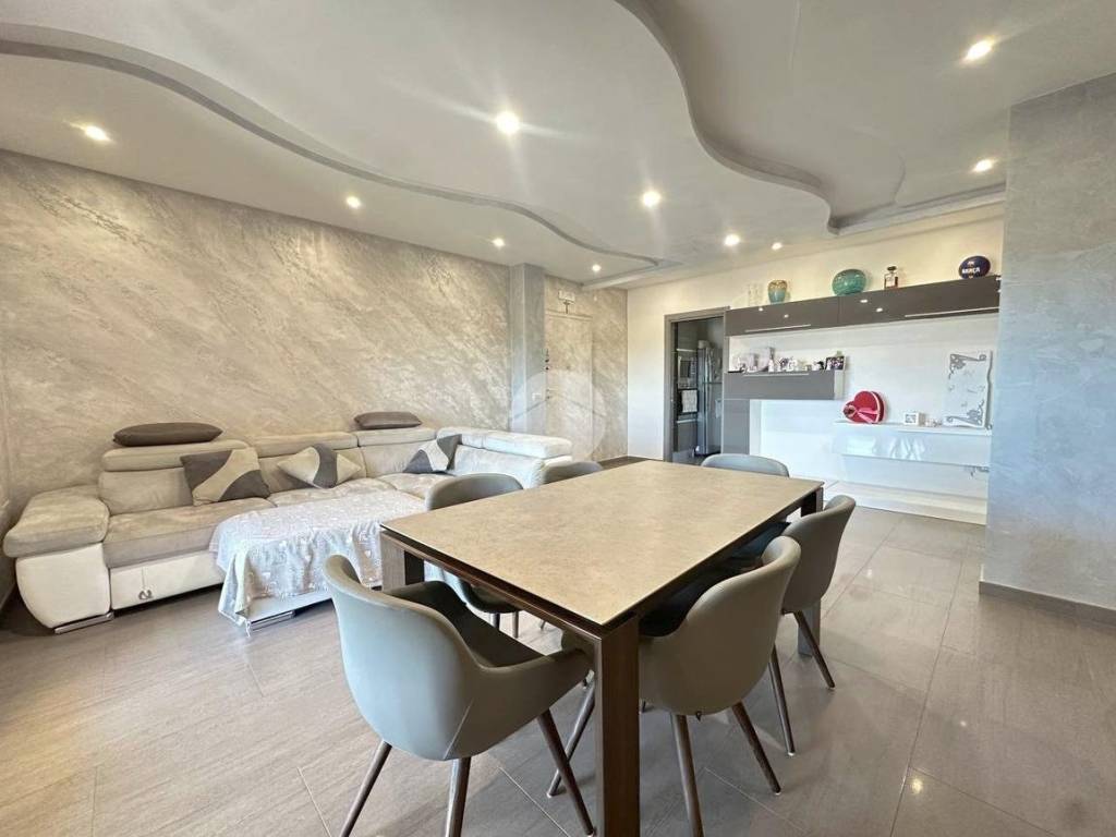 appartamento in vendita a Roma in zona Torre Angela