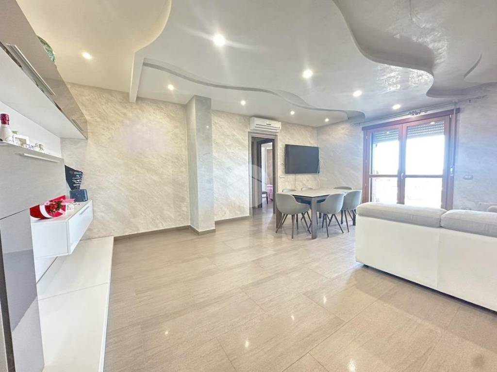 appartamento in vendita a Roma in zona Torre Angela