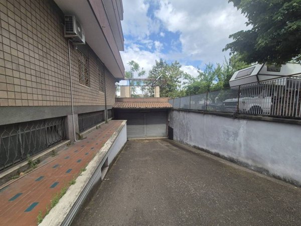 locale commerciale in vendita a Roma