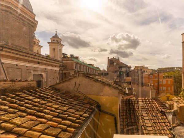 appartamento in vendita a Roma in zona Rione Regola