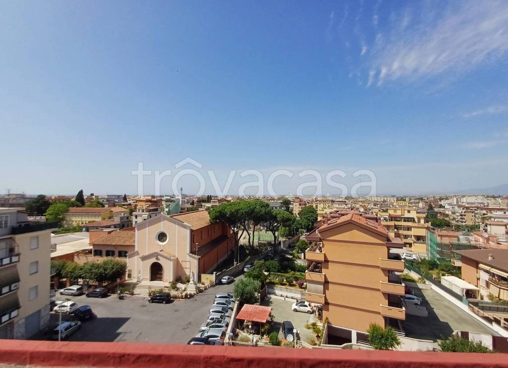 appartamento in vendita a Roma in zona Torre Maura