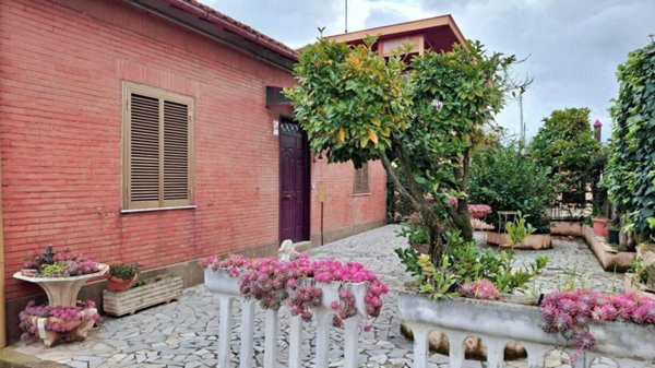 casa indipendente in vendita a Roma in zona Borghesiana