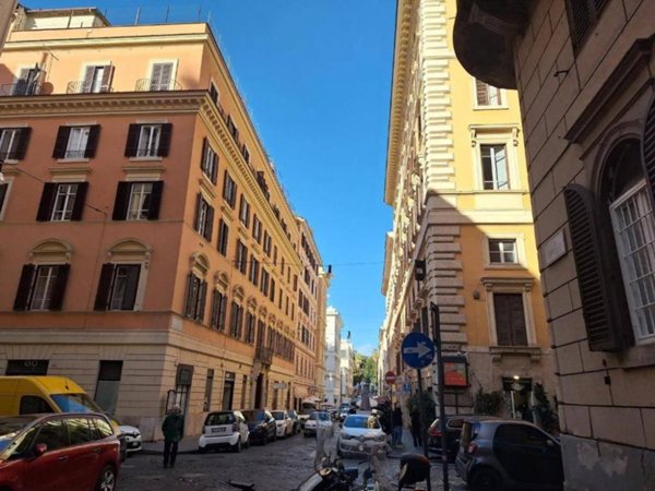 negozio in vendita a Roma in zona Rione Monti/Campitelli