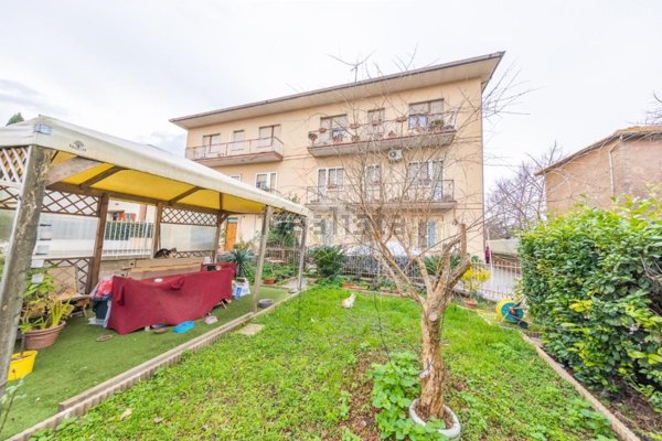 appartamento in vendita a Roma in zona Finocchio