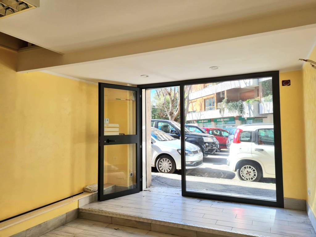 negozio in vendita a Roma in zona Della Vittoria