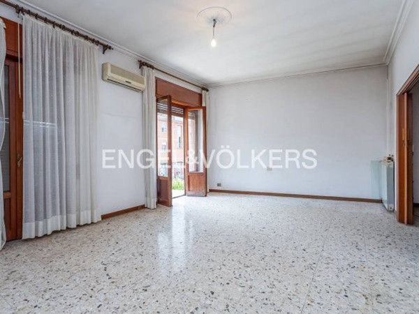 appartamento in vendita a Roma in zona Appio Claudio