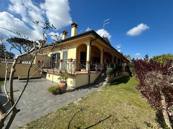 casa indipendente in vendita a Roma in zona Infernetto