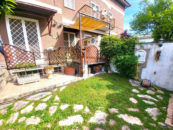 casa indipendente in vendita a Roma in zona Axa