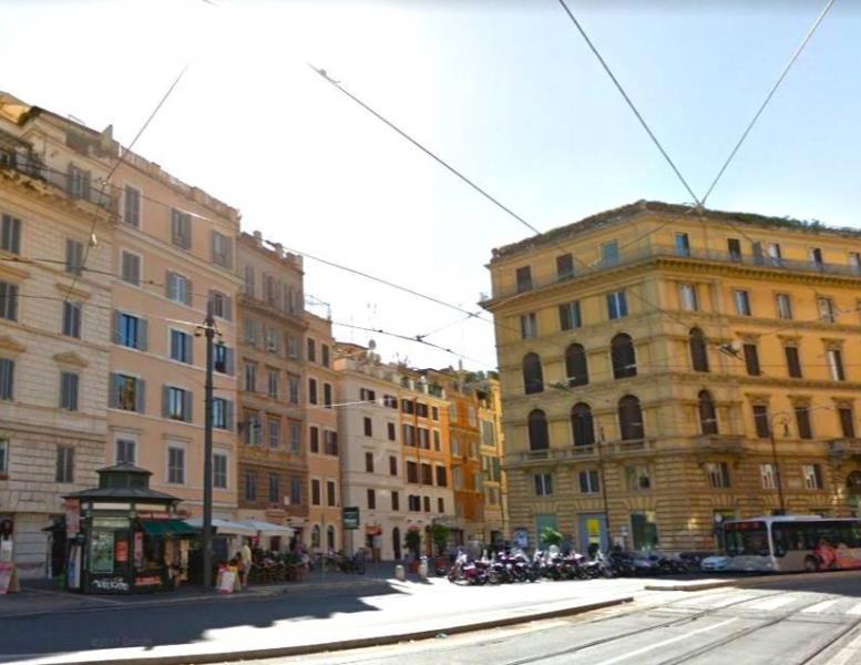 appartamento in vendita a Roma in zona Pigna - Sant'Angelo
