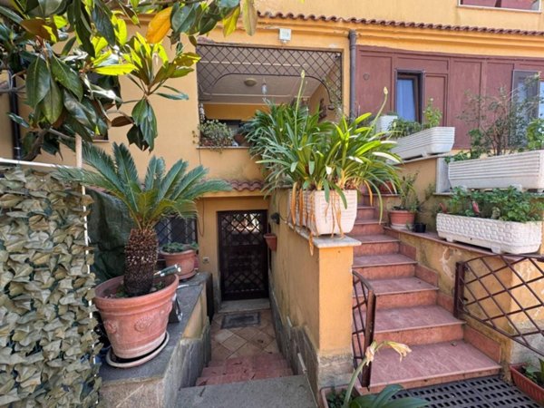 casa indipendente in vendita a Roma in zona Piana del Sole