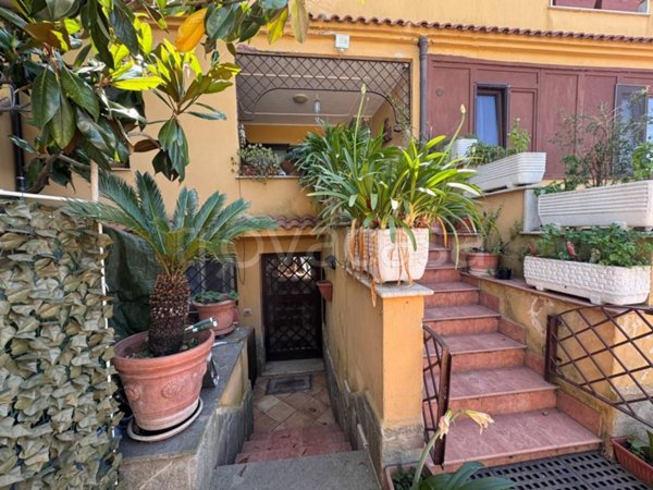 casa indipendente in vendita a Roma in zona Piana del Sole
