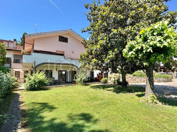 casa indipendente in vendita a Roma in zona Castel di Leva