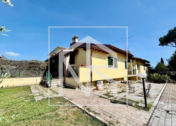 casa indipendente in vendita a Roma in zona Colle del Sole