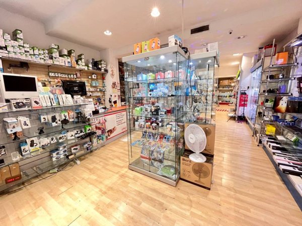 negozio in vendita a Roma in zona Trieste