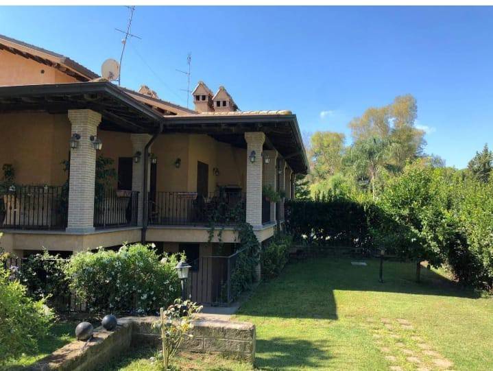 casa indipendente in vendita a Roma in zona Pantan Monastero