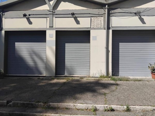 locale commerciale in vendita a Roma