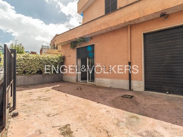 locale commerciale in vendita a Roma in zona Ottavia