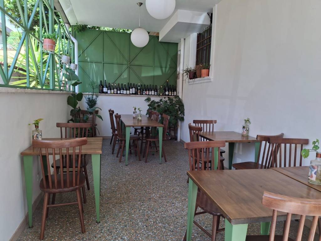 negozio in vendita a Roma in zona Appio Latino