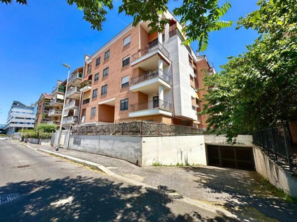 appartamento in vendita a Roma in zona Osteria del Curato