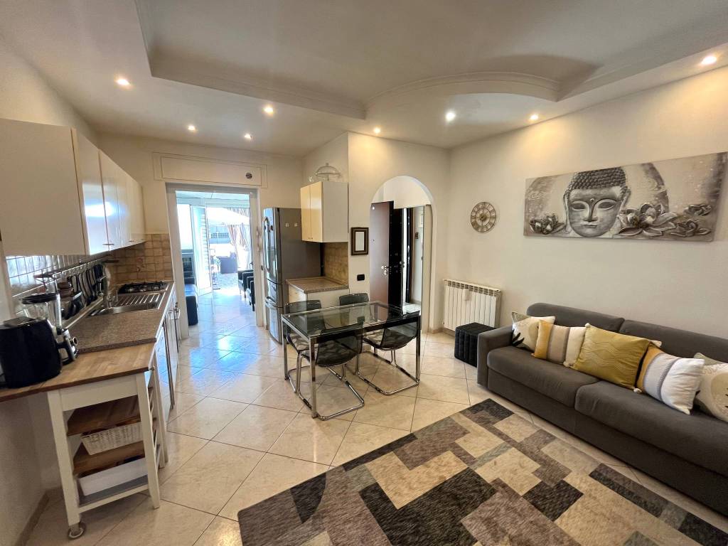 appartamento in vendita a Roma in zona Appio Claudio