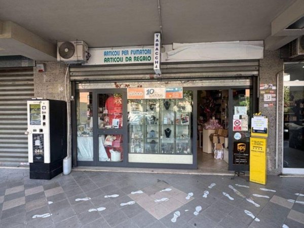 negozio in vendita a Roma in zona Casal Boccone