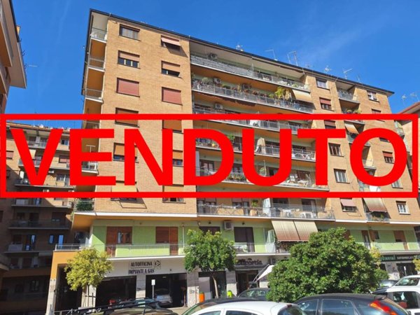 appartamento in vendita a Roma in zona Tuscolano