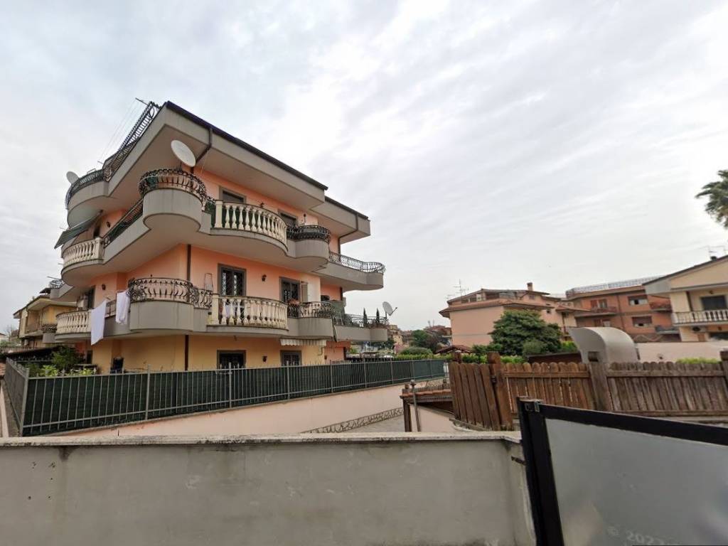 appartamento in vendita a Roma in zona Finocchio