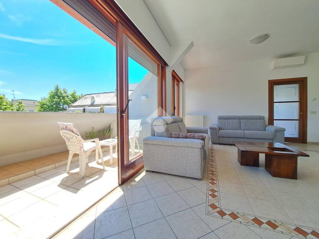 appartamento in vendita a Roma in zona Ostia