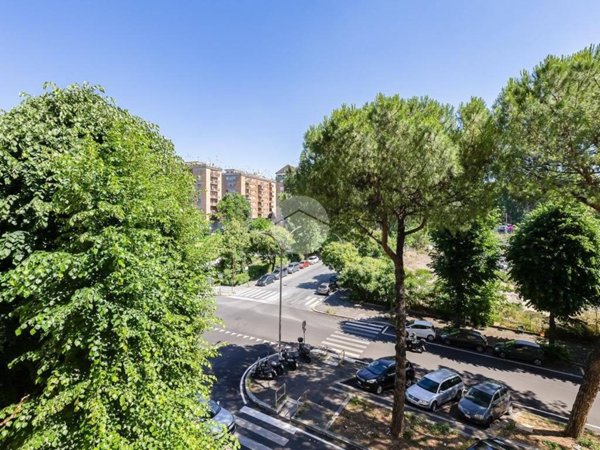appartamento in vendita a Roma in zona Ostiense