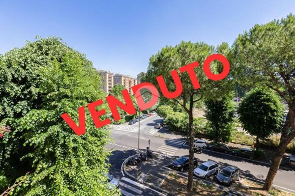 appartamento in vendita a Roma in zona Ostiense