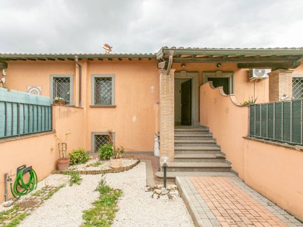 casa indipendente in vendita a Roma in zona Infernetto