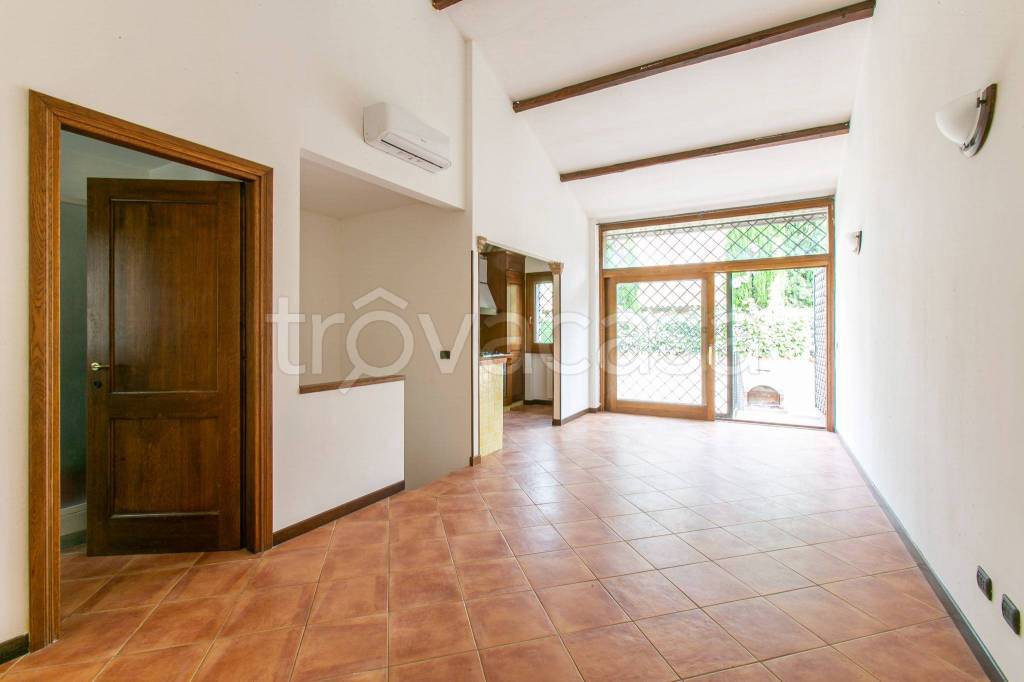 casa indipendente in vendita a Roma in zona Infernetto