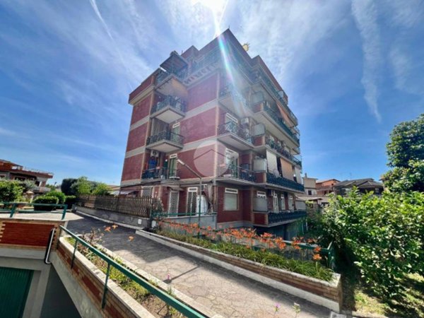 appartamento in vendita a Roma in zona Torre Angela