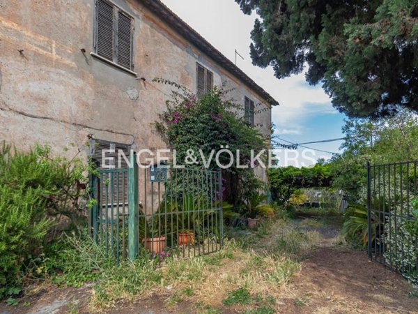casa indipendente in vendita a Roma in zona Magliana Vecchia