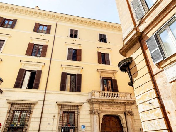 appartamento in vendita a Roma in zona Pigna - Sant'Angelo
