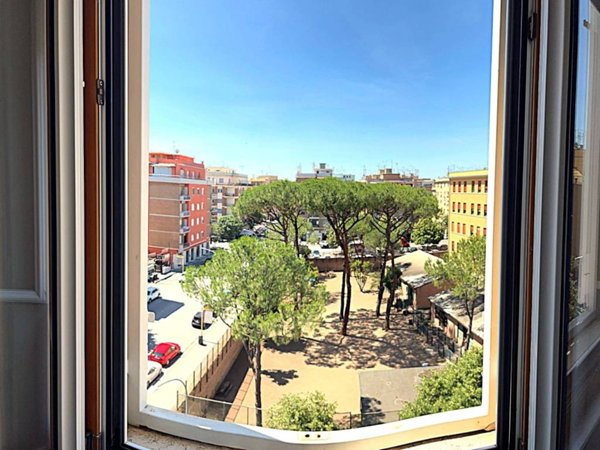 appartamento in vendita a Roma in zona Appio Claudio