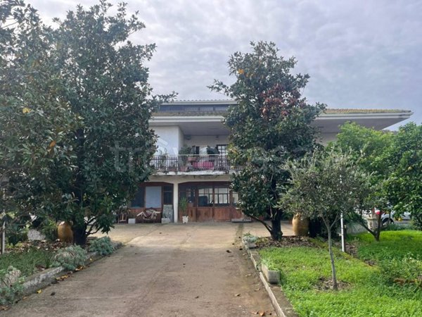 casa indipendente in vendita a Roma in zona Ostia Antica