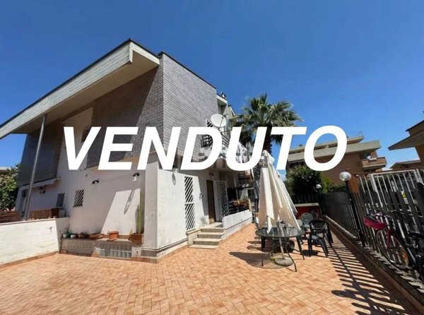 casa indipendente in vendita a Roma in zona Casal Morena