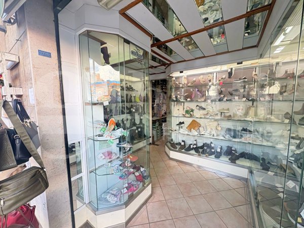 negozio in vendita a Roma in zona La Pisana
