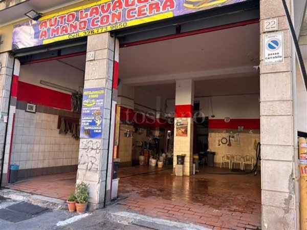 locale commerciale in vendita a Roma in zona Tuscolano
